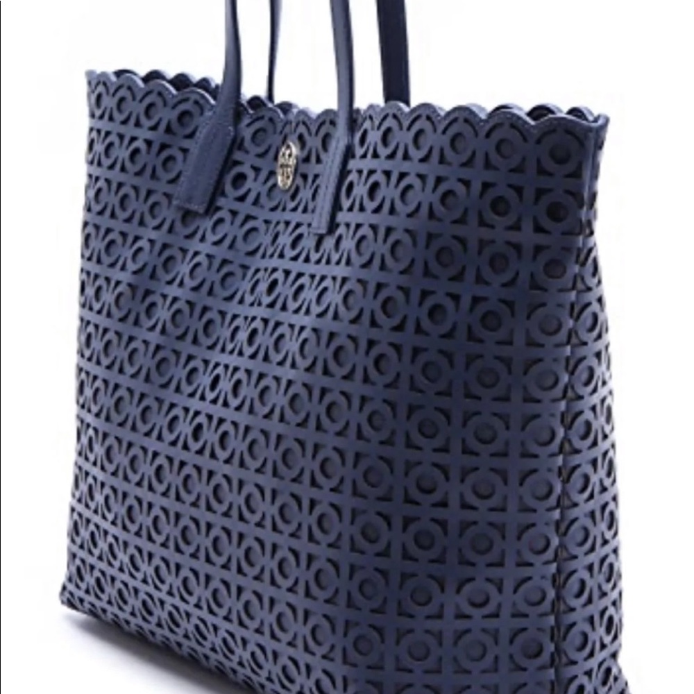 SALE! Tory Burch Kelsey leather Tote - Picture 2 of 8